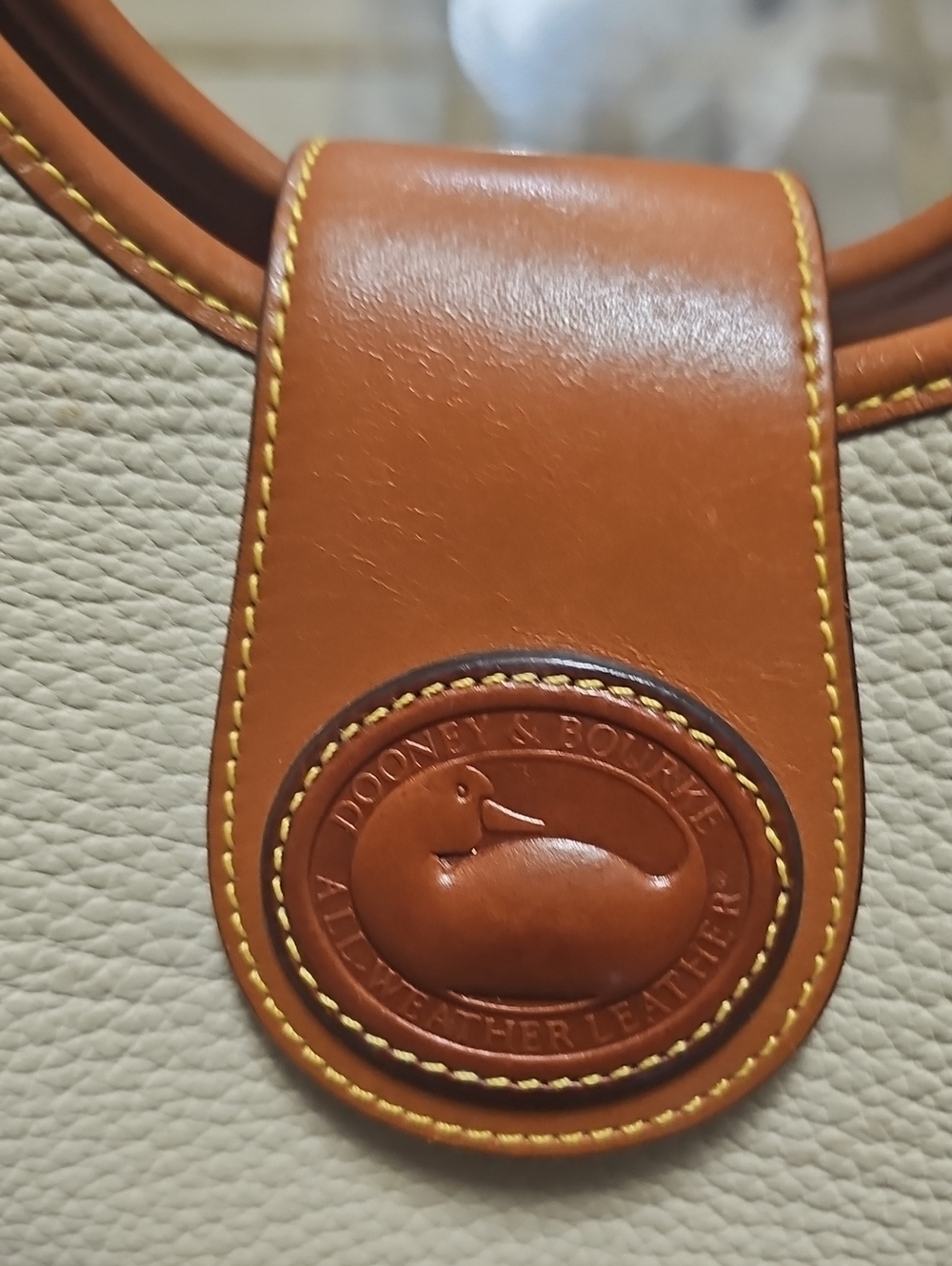 Dooney & Bourke Tan and Cream Leather Shoulder Bag ❤️ OFFERS WELCOMED!!❤️ - Picture 7 of 16